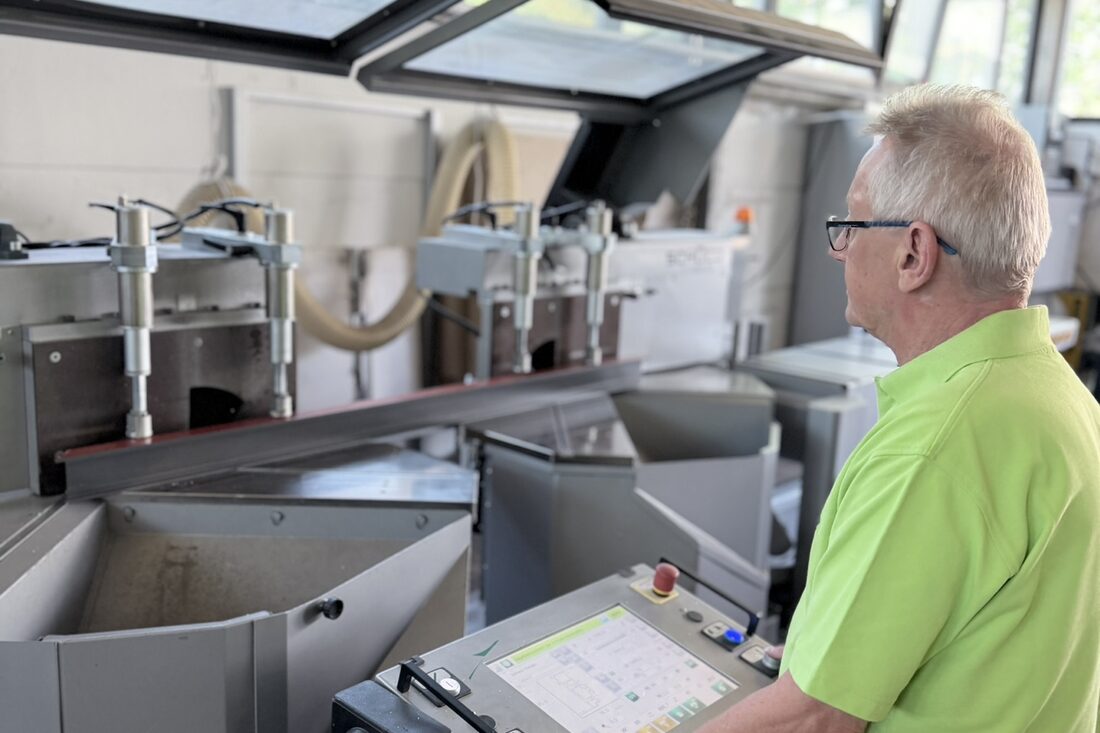 Fertigung an der Schüco-Bearbeitungsmaschine