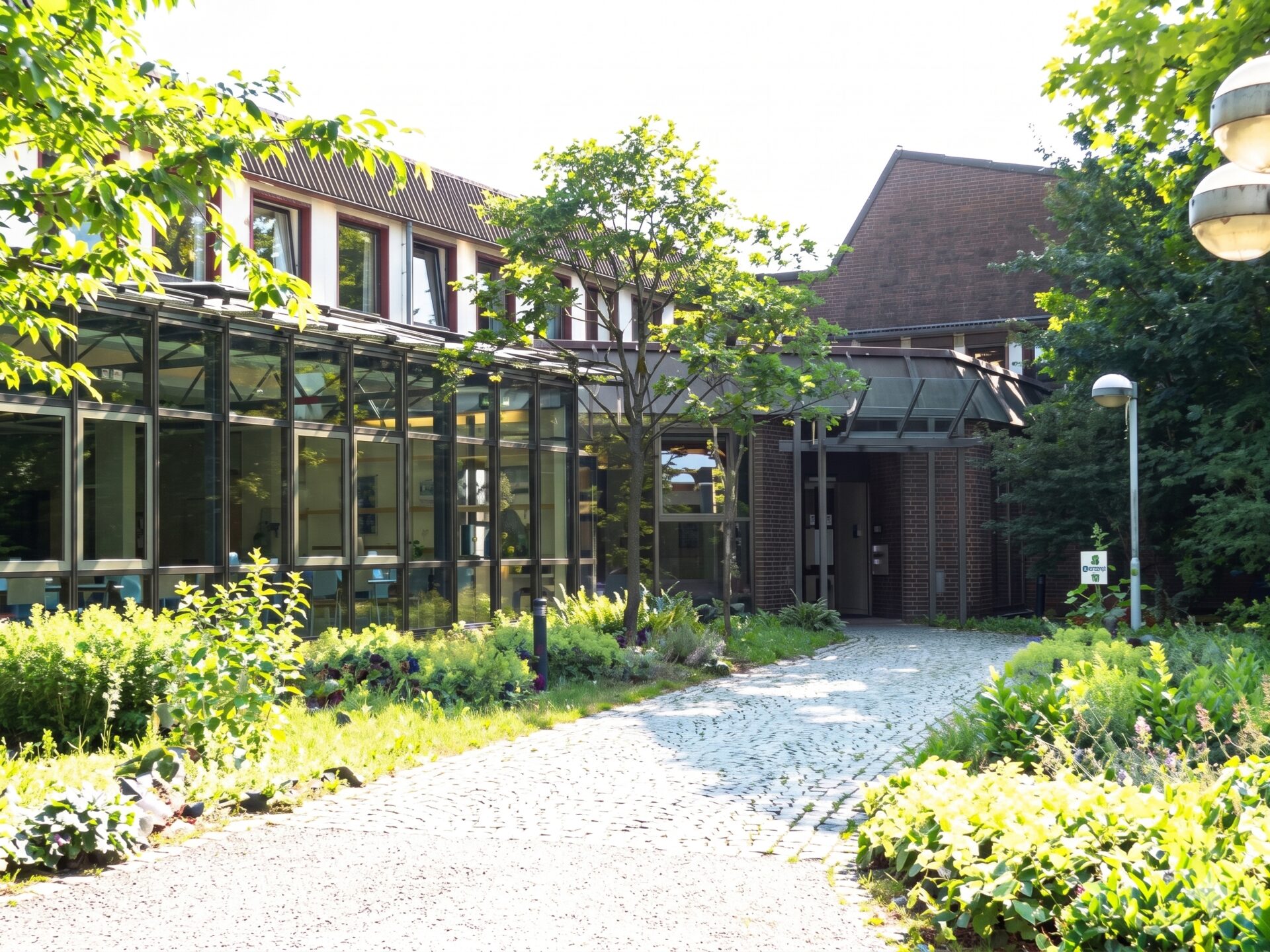 Arbeitskammer des Saarlandes mit außenliegendem Sonnenschutz